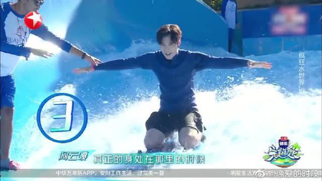 逃离残破的机舱