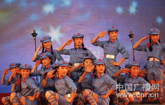 超火女主胎穿古言文:一朝穿成小粉团,还吃着奶呢就被王爷买走了